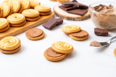 krem çikolata kurabiye