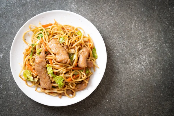 Stir-fried yakisoba noodle with pork — Stock Photo, Image