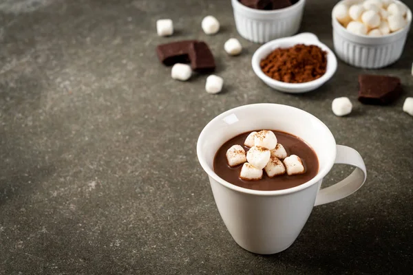 Chocolate quente com marshmallows — Fotografia de Stock