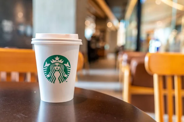 Bangkok, Thaiföld - 2018 június 29: Starbucks forró ital kávé — Stock Fotó