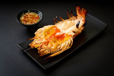 Izgara Taze Dev Nehir Karidesi Baharatlı Deniz Ürünleri Soslu