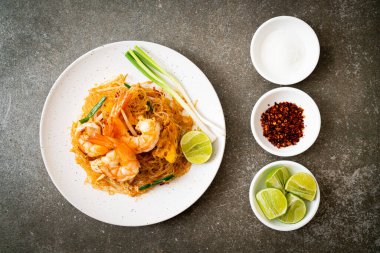 Vermicelli Pad Thai veya Tayland usulü karidesli kızartılmış vermicelli.