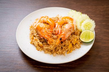 Dev Karidesler Tabakta Karides Ezmesi ile Kızarmış Pirinç