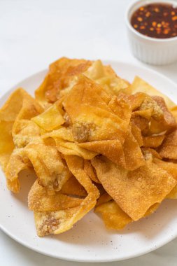 Kızarmış soslu domuz pastırması.
