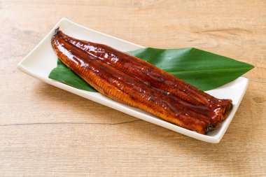 Izgara yılan balığı ya da soslu ızgara unagi (Kabayaki) - Japon yemeği..