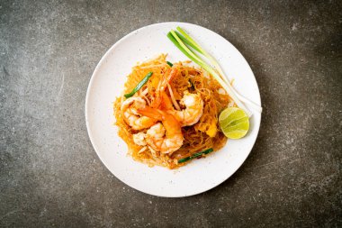 Vermicelli Pad Thai veya Tayland usulü karidesli kızartılmış vermicelli.