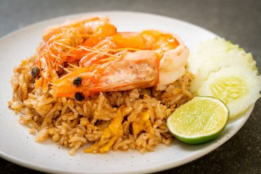 Dev Karidesler Tabakta Karides Ezmesi ile Kızarmış Pirinç