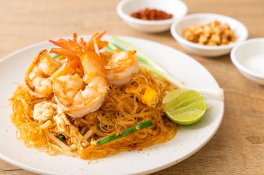 Vermicelli Pad Thai veya Tayland usulü karidesli kızartılmış vermicelli.