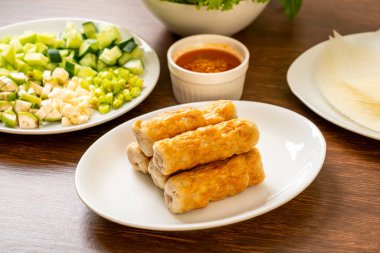 Vietnam domuz köftesi ve sebze paketleri (Nam-Neaung veya Nham Due) - Vietnam geleneksel yemek kültürü