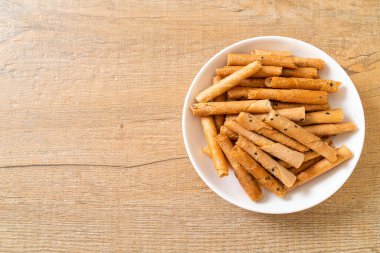 Çıtır hindistan cevizli rulo ekmek. Tayland 'da geleneksel bir tatlı.