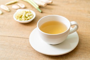 sıcak limon suyu bardağı