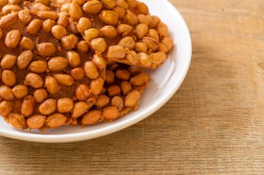 Thai Fıstık Kurabiyeleri tabakta