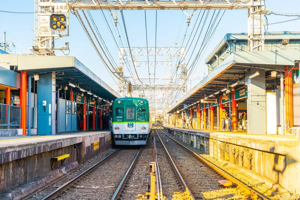 Kyoto Japão Janeiro 2020 Ferrovia Japonesa Com Trem Local Percorrendo — Fotografia de Stock