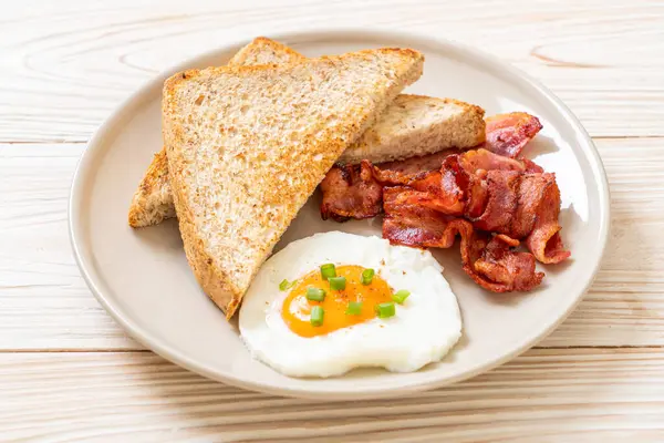 Ovo Frito Com Pão Torrado Bacon Para Café Manhã — Fotografia de Stock