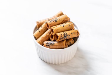 Taylandlı çıtır Hindistan cevizi roll - Tay tatlı snack