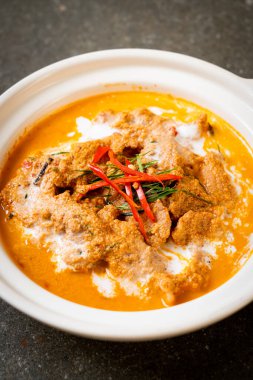 Tayland yemeği seti körili domuz eti Tayland yemeği tarzı.