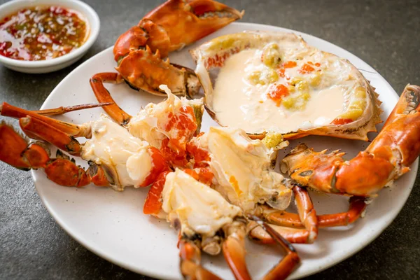 Crabe Aux Œufs Cuit Vapeur Avec Lait Frais Sauce Épicée — Photo