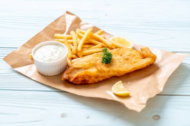 Balık ve patates kızartması. Sağlıksız yiyecekler.