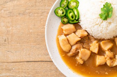 Kahverengi soslu tavuk mu yoksa pirinç soslu sos mu? Asya tarzı.