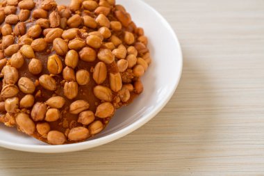 Thai Fıstık Kurabiyeleri tabakta