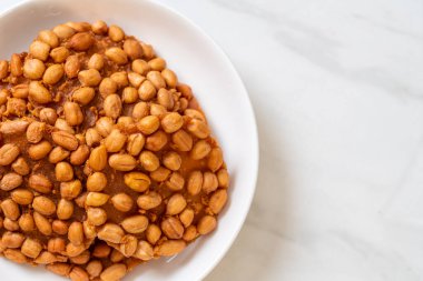 Thai Fıstık Kurabiyeleri tabakta