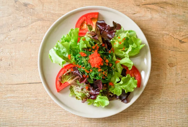 Salada Legumes Com Algas Japonesas Ovos Camarão Estilo Comida Saudável — Fotografia de Stock