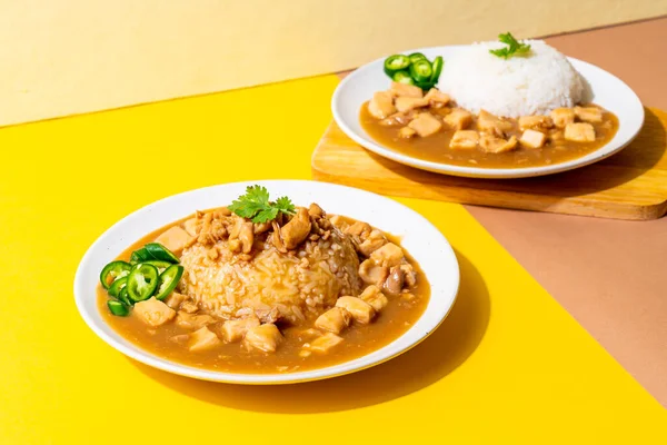 Kuře Hnědé Omáčce Nebo Omáčce Rýží Asijské Jídlo Styl — Stock fotografie