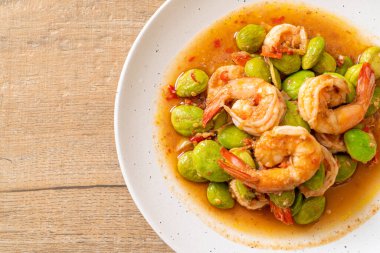 Karışık Kızarmış Fasulye ve Karides Tayland usulü