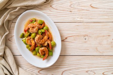 Karışık Kızarmış Fasulye ve Karides Tayland usulü