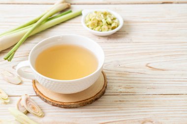 sıcak limon suyu bardağı