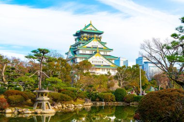 Osaka, Japonya 'daki Osaka Şatosu' nda güzel bir mimari..