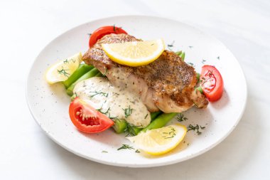 Izgara balık bifteği.