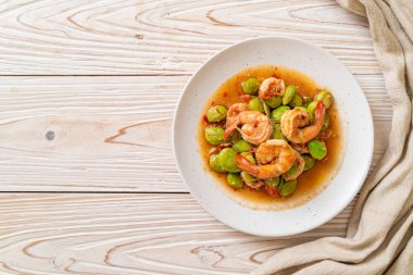 Karışık Kızarmış Fasulye ve Karides Tayland usulü