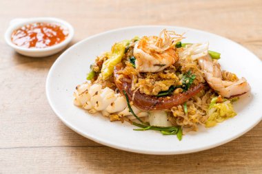 Kurutulmuş sukiyaki - Sukiyaki soslu sebzeli ve deniz mahsullü termicelli.