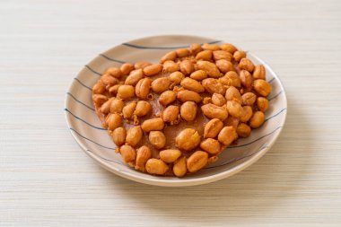 Thai Fıstık Kurabiyeleri tabakta