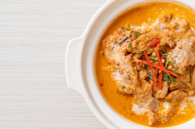 Tayland yemeği seti körili domuz eti Tayland yemeği tarzı.