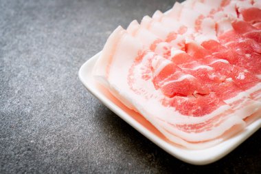 Dilimlenmiş taze domuz eti