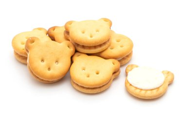 beyaz arka plan üzerinde izole krem ile ayı çerezleri