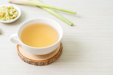 sıcak limon suyu bardağı