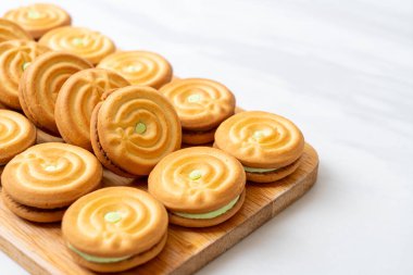 Pandanlı kurabiye ve sütlü krema