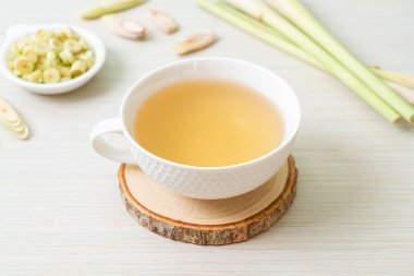 sıcak limon suyu bardağı