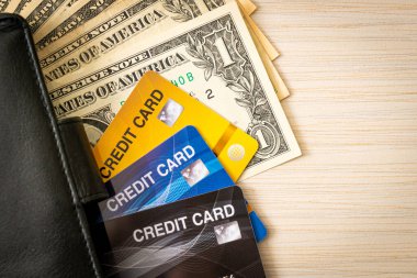 Para ve kredi kartlı cüzdan - Ekonomi ve finans kavramı