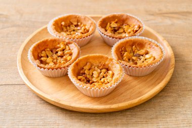 Tabakta kaju fıstıklı tart