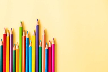 kopyalama alanı olan sarı arkaplan üzerindeki renk kalemi