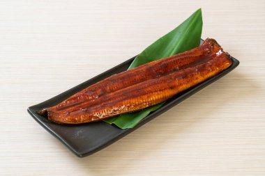 Izgara yılan balığı ya da soslu ızgara unagi (Kabayaki) - Japon yemeği..