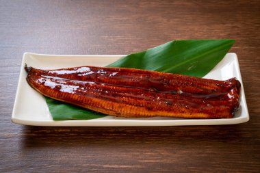 Izgara yılan balığı ya da soslu ızgara unagi (Kabayaki) - Japon yemeği..