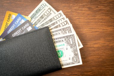 Para ve kredi kartlı cüzdan - Ekonomi ve finans kavramı