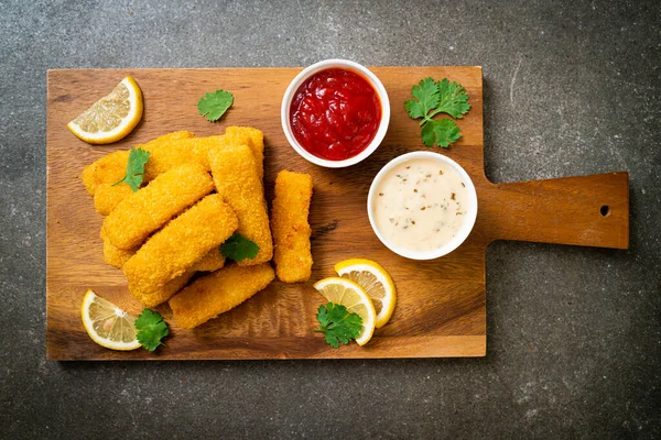 Gebratene Fischstäbchen Oder Pommes Frites Fisch Mit Sauce — Stockfoto