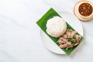 Asya usulü ızgara sarımsaklı pilav.