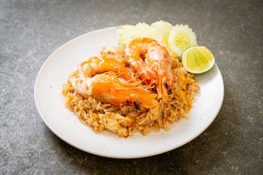 Dev Karidesler Tabakta Karides Ezmesi ile Kızarmış Pirinç